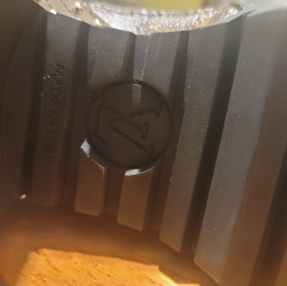 Louis Vuitton boots - Picture 3 of 9